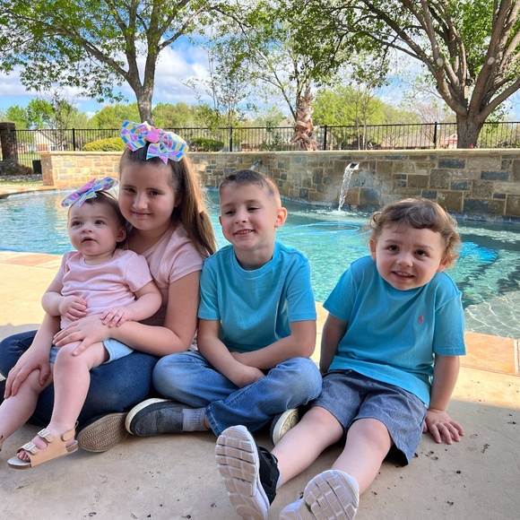 Meet your Posher, Nikki - Picture 2 of 2